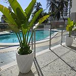 Moderna suite con balcón a pasos de la playa