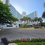 Moderna suite con balcón a pasos de la playa