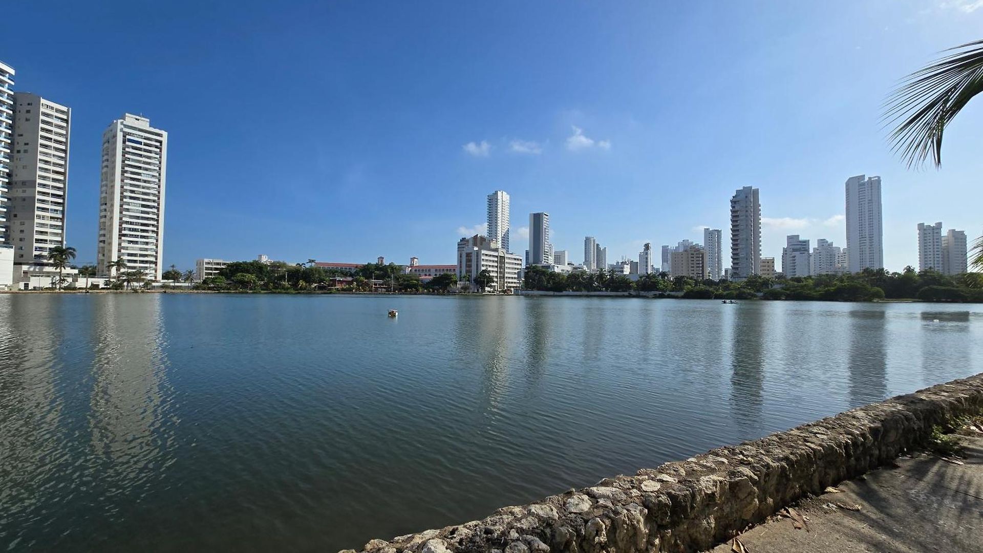 Moderna Con Balcón A Pasos De La Playa