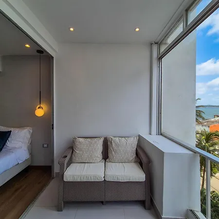 Moderna Con Balcón A Pasos De La Playa Apartamento