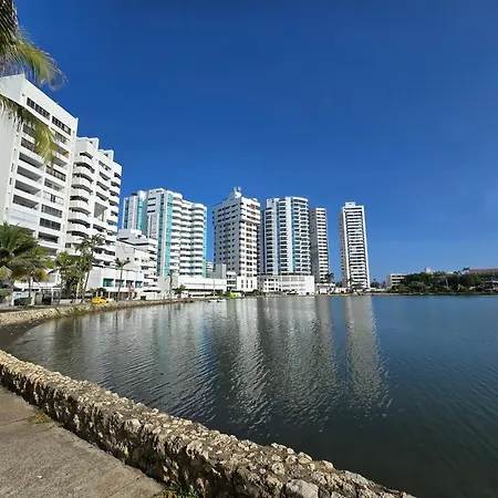 Moderna Con Balcón A Pasos De La Playa *