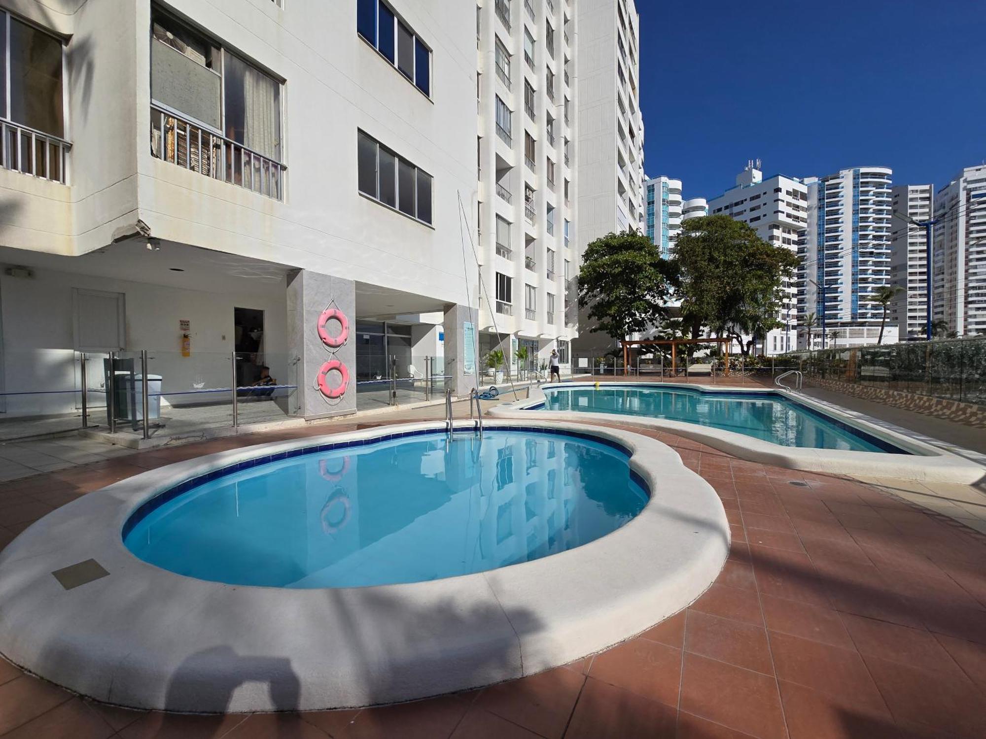 Moderna Con Balcon A Pasos De La Playa