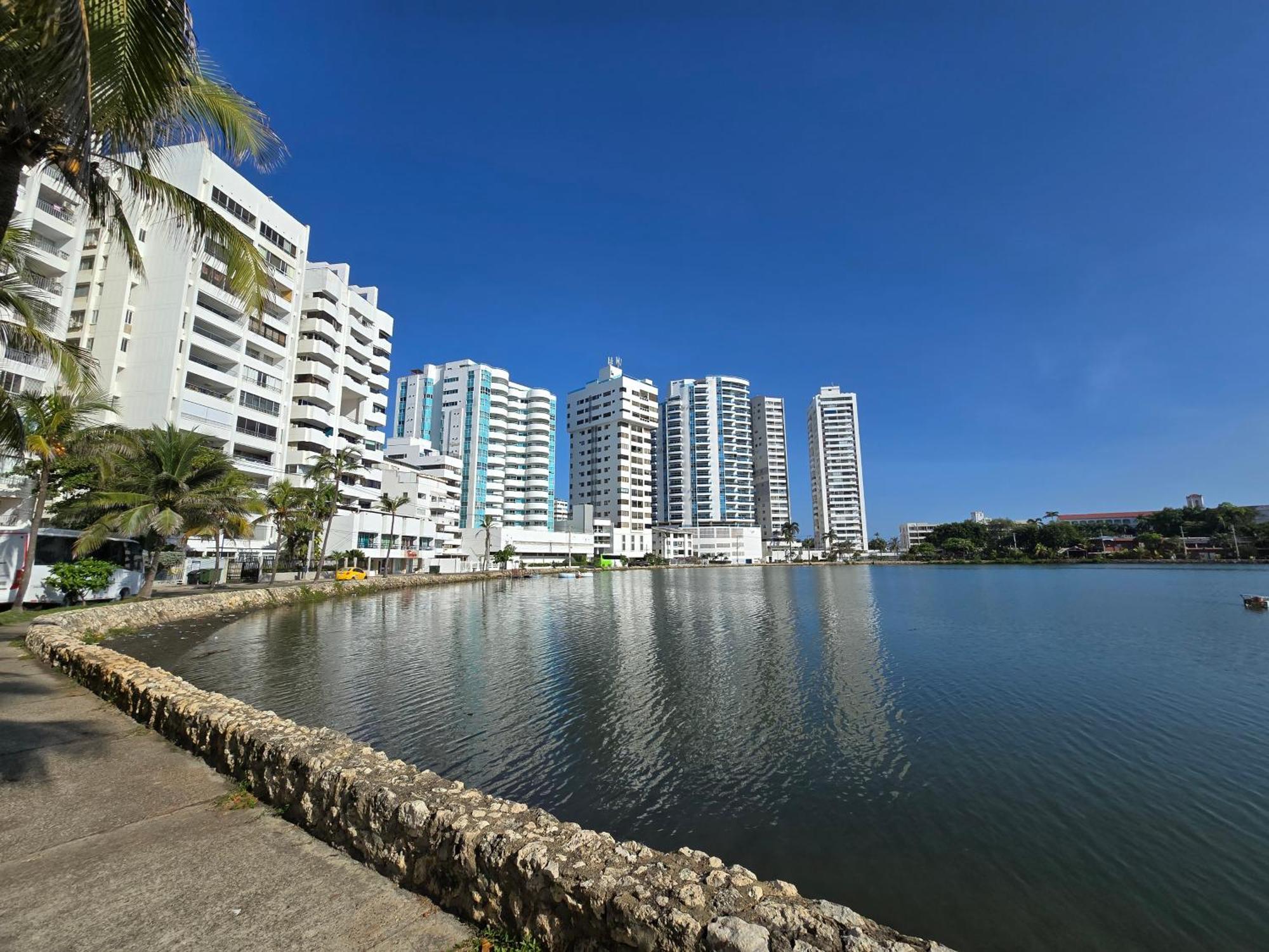 Moderna Con Balcon A Pasos De La Playa *