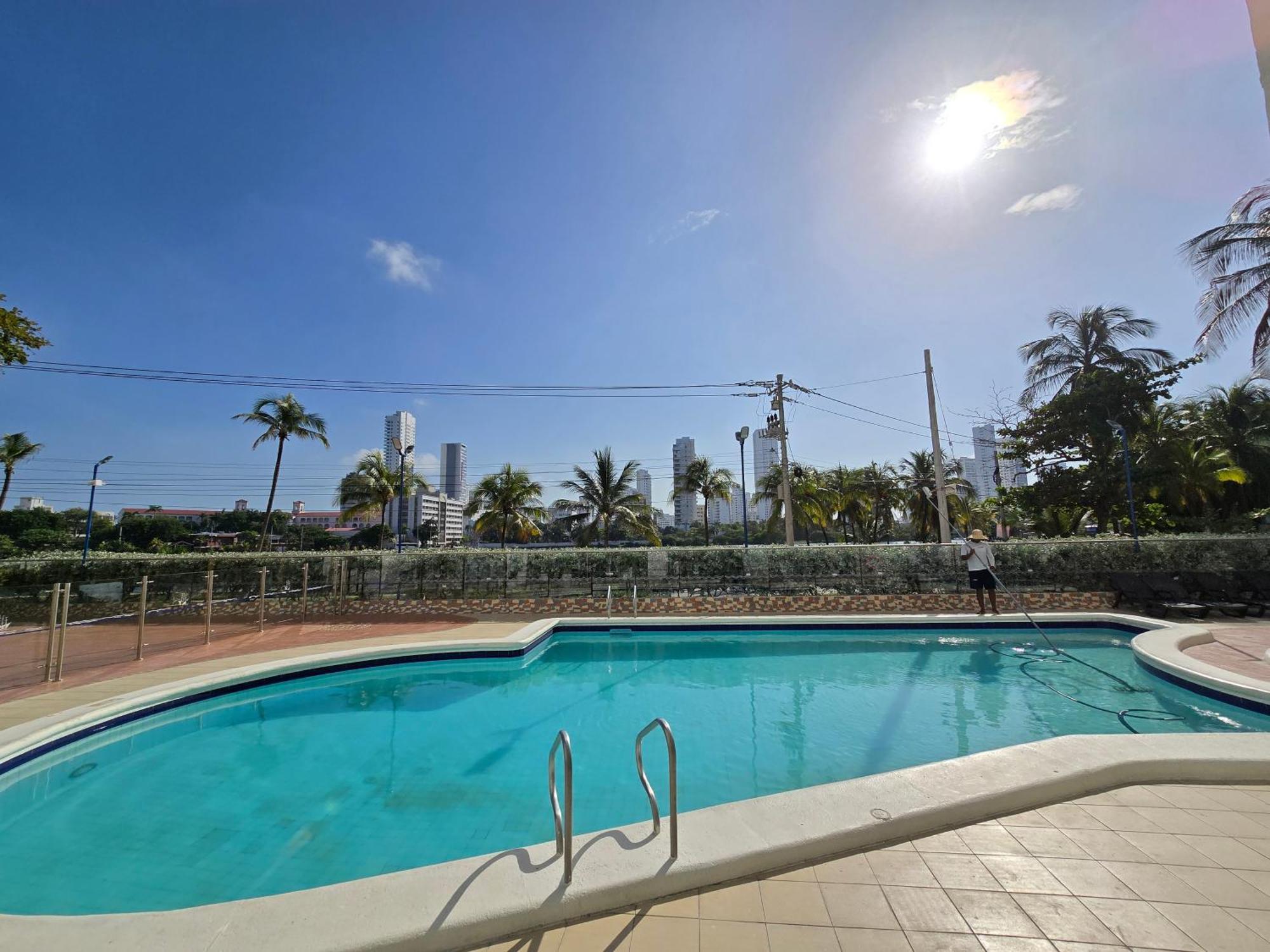 Moderna Con Balcon A Pasos De La Playa * Cartagena
