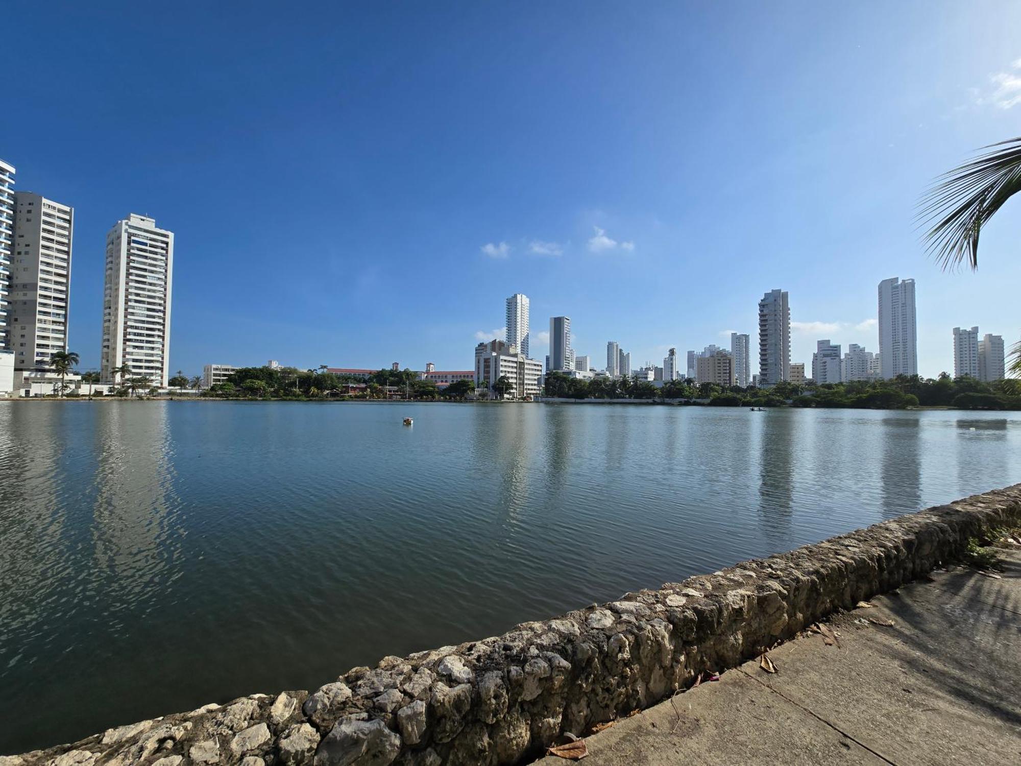 Moderna Con Balcon A Pasos De La Playa